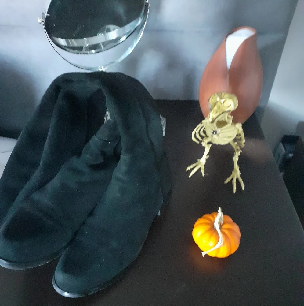 Stuart Weitzman knee high black seude boots - Picture 8 of 11